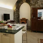 Briona מלון דירות 3*