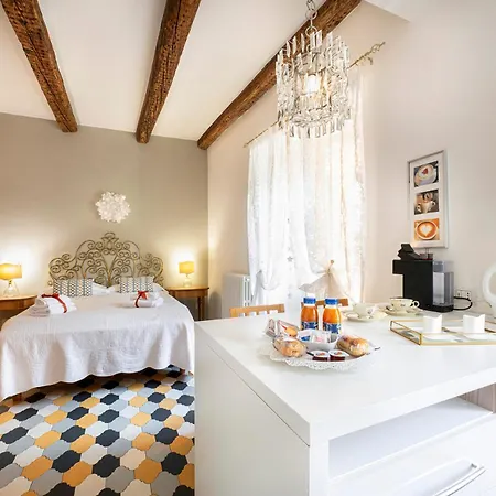 Briona מלון דירות 3*